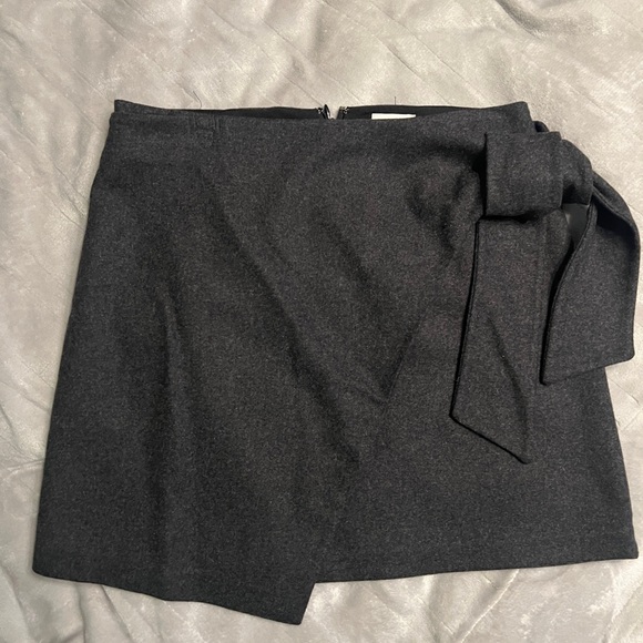 Aritzia Wilfred Heather Charcoal Grey Wrap Front Wool Mini Skirt Size S - Picture 2 of 4